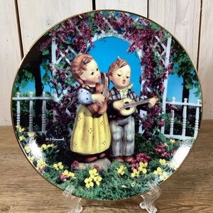 M.I. Hummel 1990 Little Musicians Little Companions Plate Danbury Mint